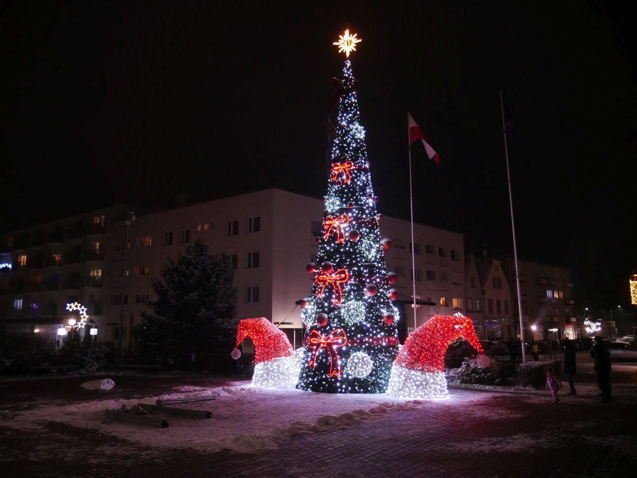 Głowna atrakcja świąteczna - choinka na Rynku - Fot. Tomek @ szprotawa.org.pl